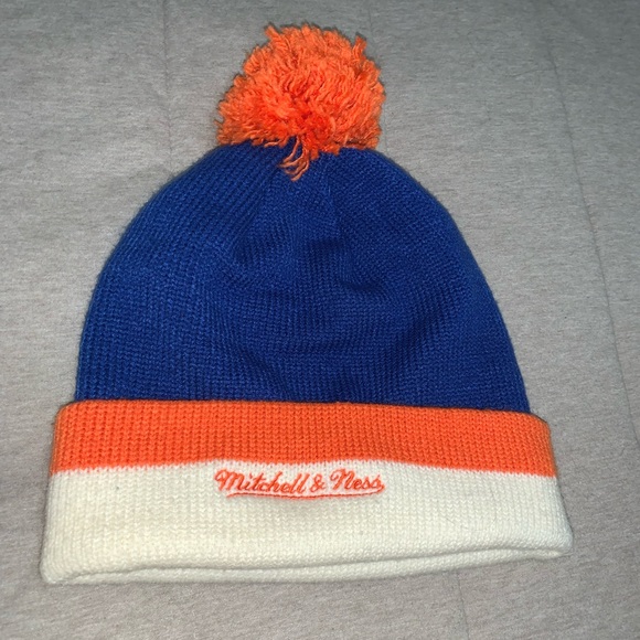 New York Knicks Pom Pom beanie - Picture 2 of 2